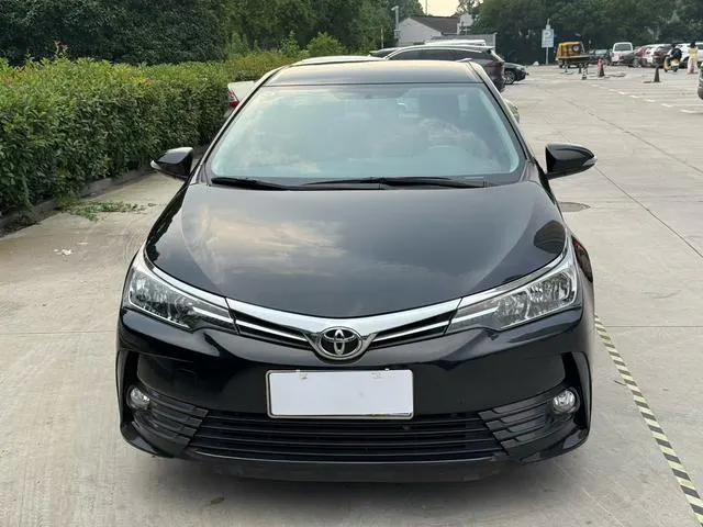 2017 Toyota Corolla thumbnail 2