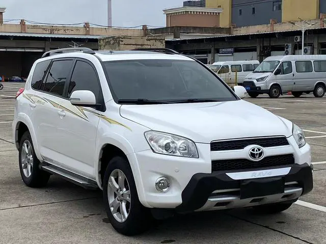 2012 Toyota RAV4 thumbnail 3