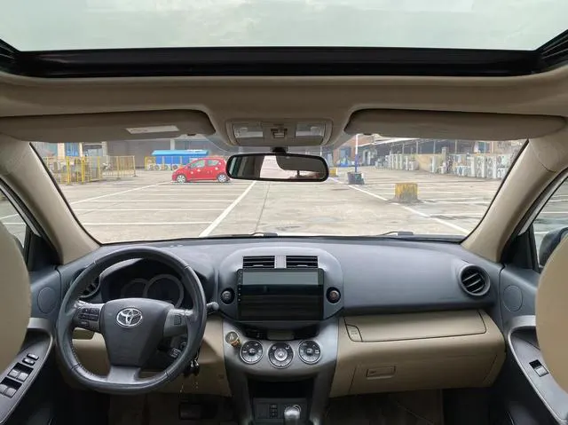 2012 Toyota RAV4 thumbnail 4