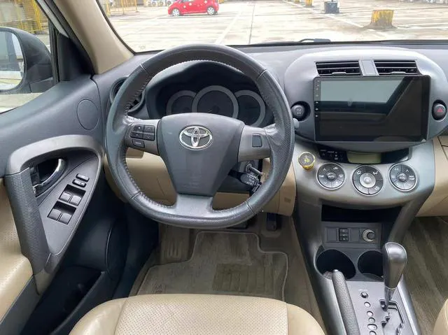 2012 Toyota RAV4 thumbnail 5