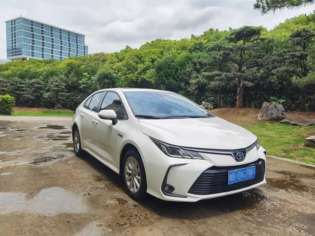 2022 Toyota Corolla thumbnail 3