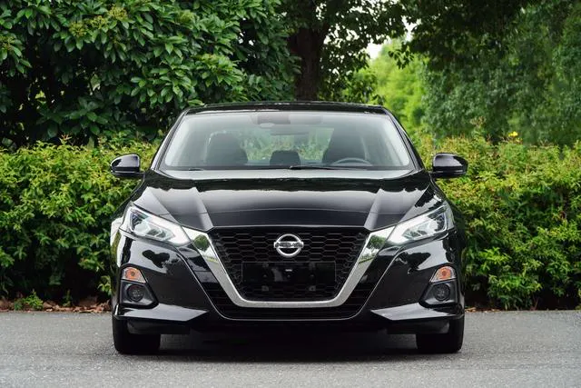 2021 Nissan Altima thumbnail 2