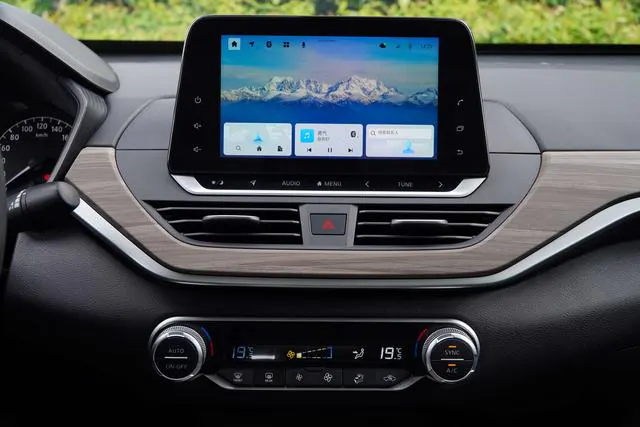2021 Nissan Altima thumbnail 5