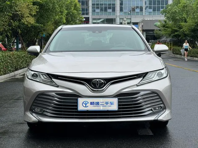 2019 Toyota Camry thumbnail 2