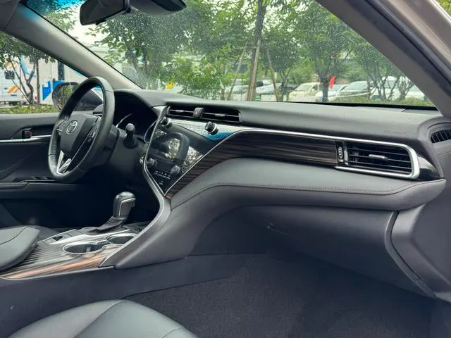 2019 Toyota Camry thumbnail 4