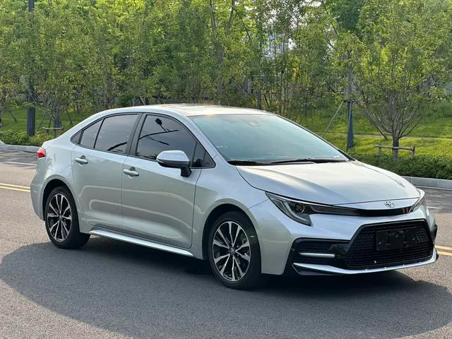 2022 Toyota Corolla thumbnail 3