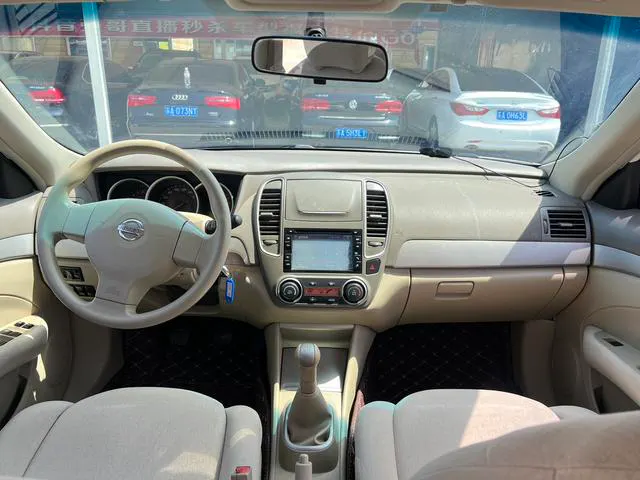 2012 Nissan Sylphy thumbnail 4