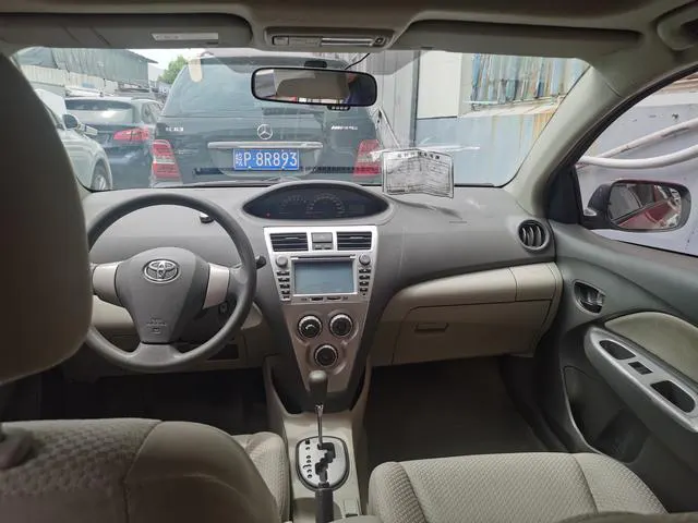 2013 Toyota Vios thumbnail 4
