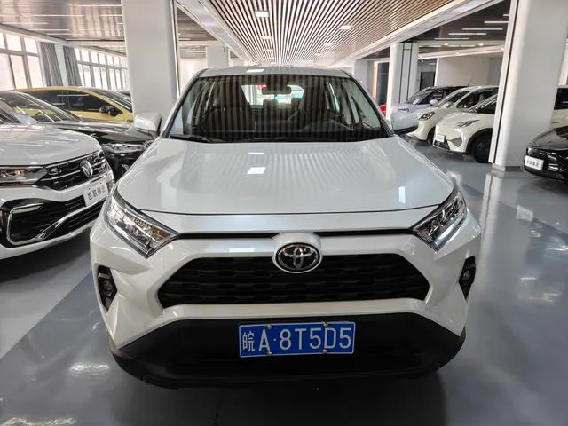2024 Toyota RAV4 thumbnail 2
