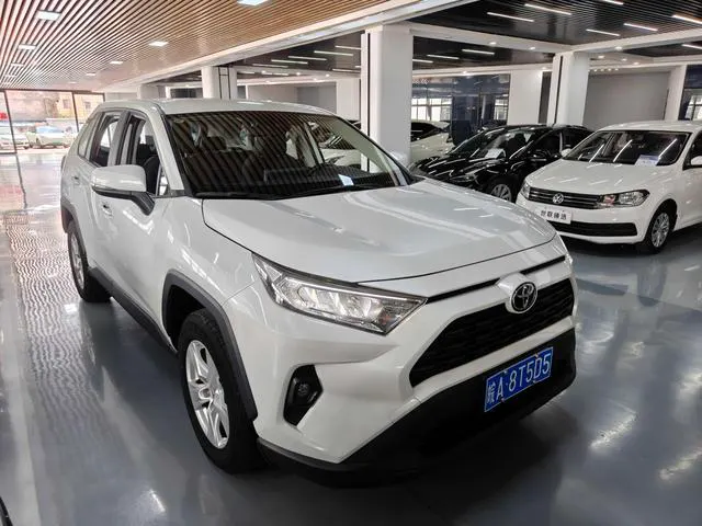 2024 Toyota RAV4 thumbnail 3