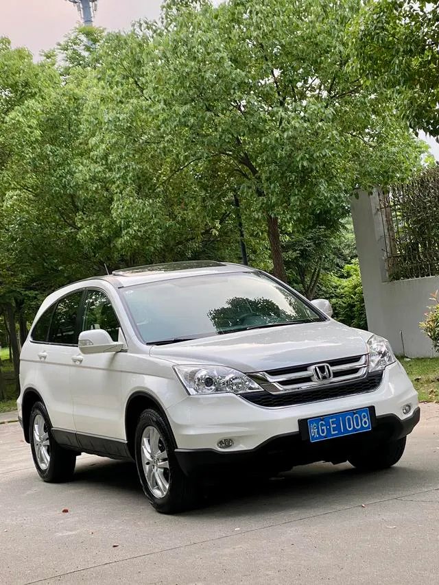 2010 Honda CR-V thumbnail 3