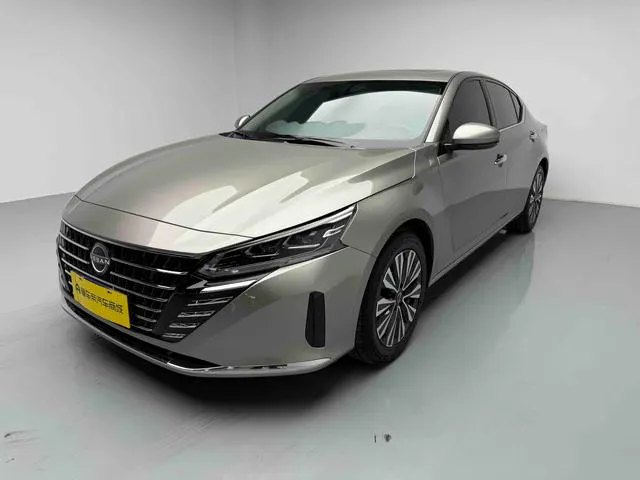 2024 Nissan Altima thumbnail 2