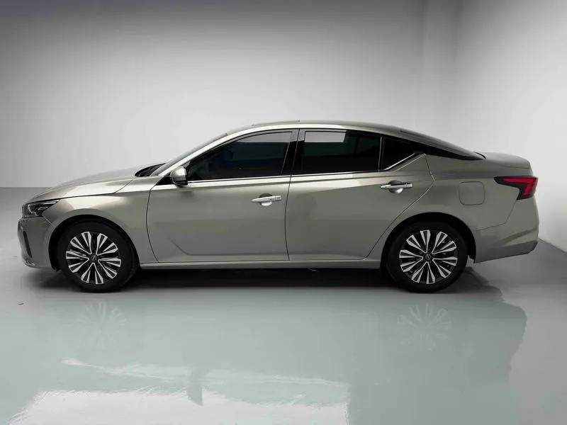 2024 Nissan Altima thumbnail 5