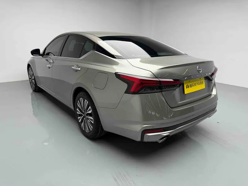2024 Nissan Altima thumbnail 6