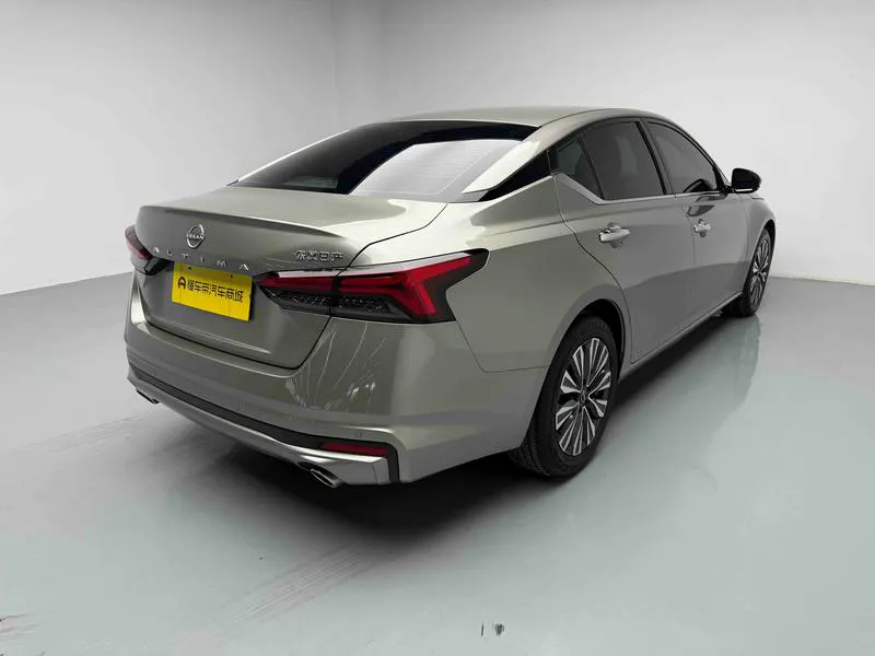 2024 Nissan Altima thumbnail 8