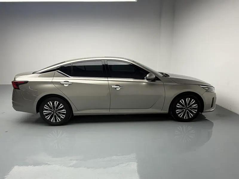2024 Nissan Altima thumbnail 9