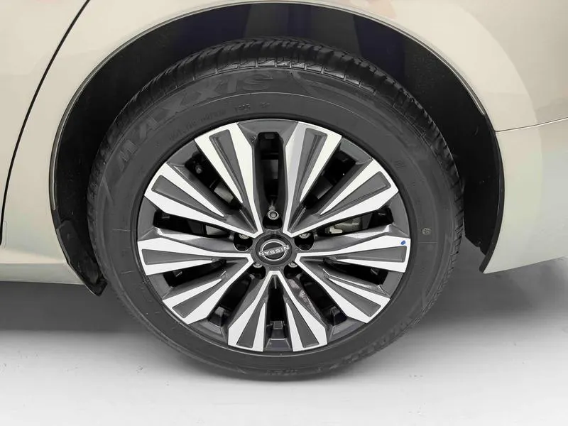 2024 Nissan Altima thumbnail 10