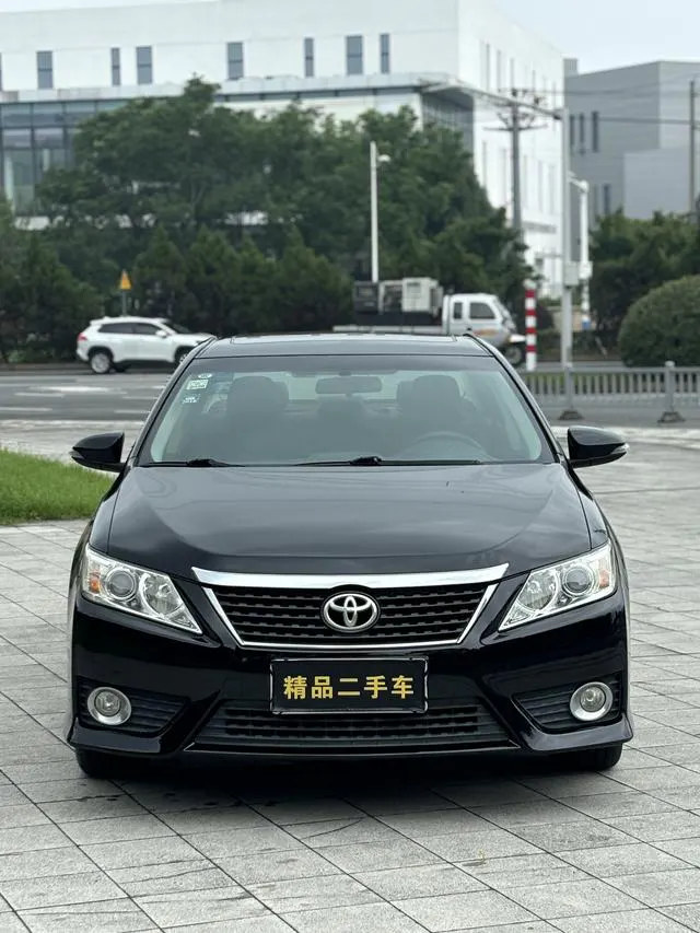 2012 Toyota Camry thumbnail 2