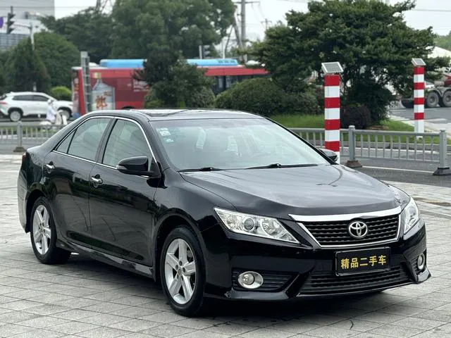 2012 Toyota Camry thumbnail 3