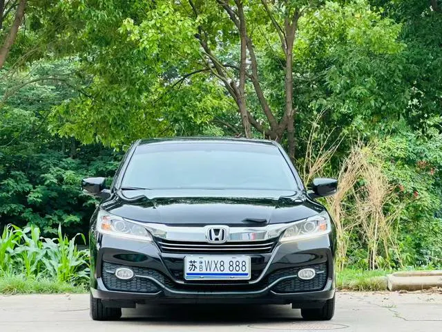 2016 Honda Accord thumbnail 2