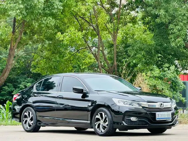 2016 Honda Accord thumbnail 3