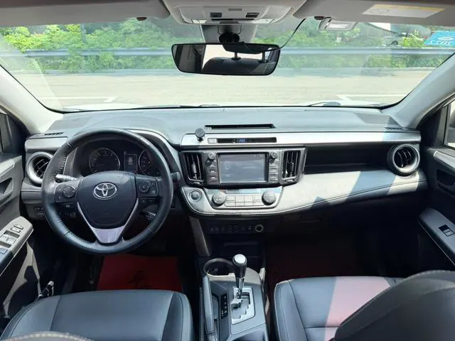 2018 Toyota RAV4 thumbnail 4
