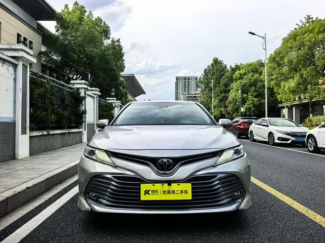 2018 Toyota Camry thumbnail 2