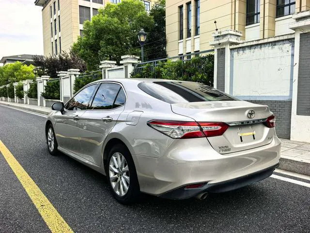 2018 Toyota Camry thumbnail 3