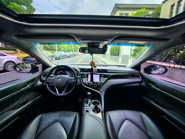 2018 Toyota Camry thumbnail 4