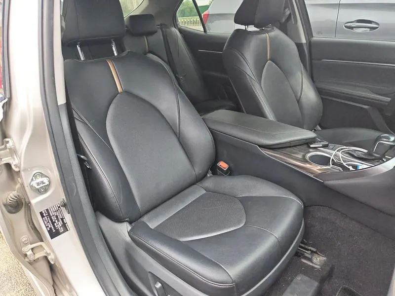2019 Toyota Camry thumbnail 9