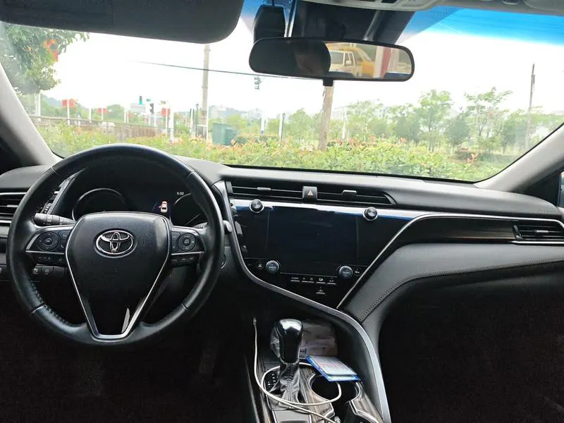 2019 Toyota Camry thumbnail 11