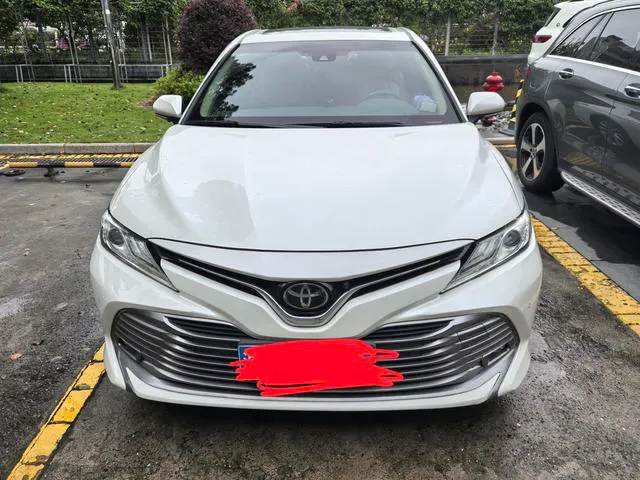 2019 Toyota Camry thumbnail 2