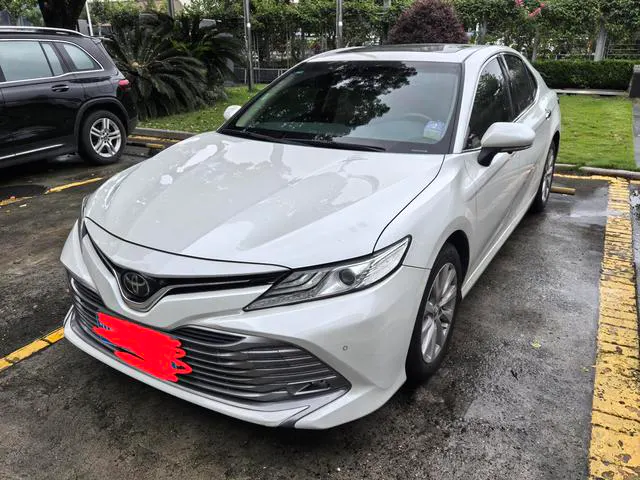 2019 Toyota Camry photo 1