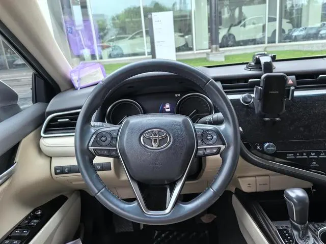 2019 Toyota Camry thumbnail 5