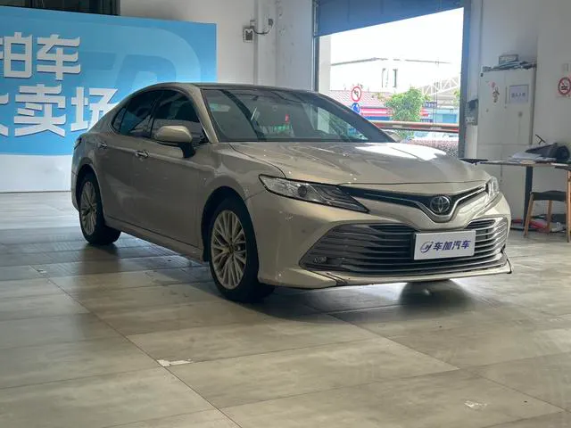 2019 Toyota Camry thumbnail 3