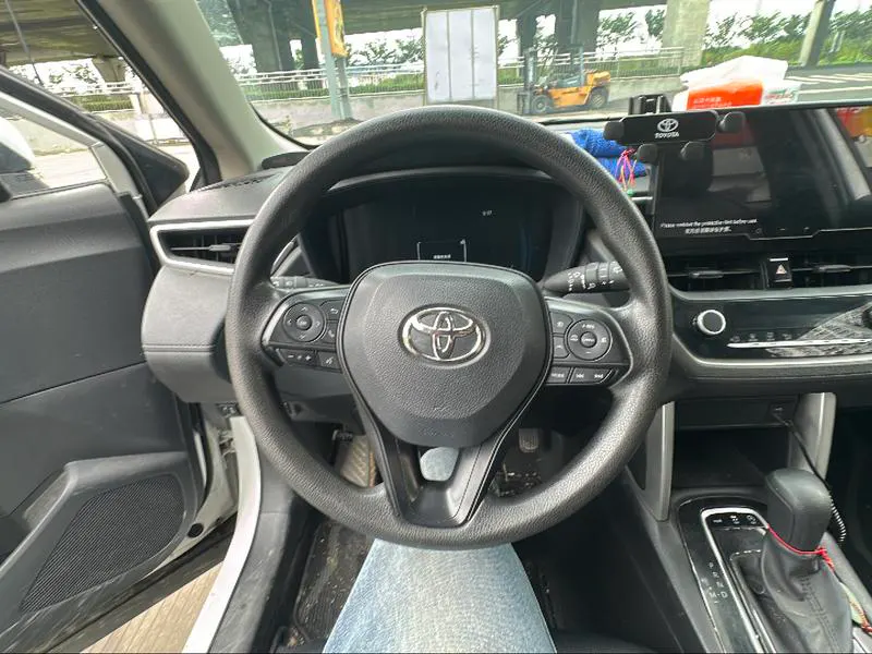 2023 Toyota Corolla Cross thumbnail 11