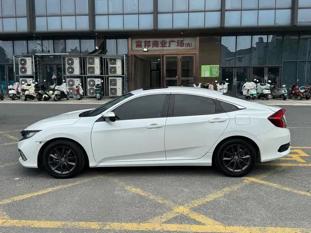 2019 Honda Civic thumbnail 3