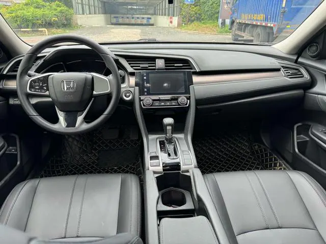 2019 Honda Civic thumbnail 4
