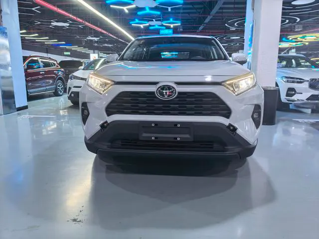 2022 Toyota RAV4 thumbnail 2