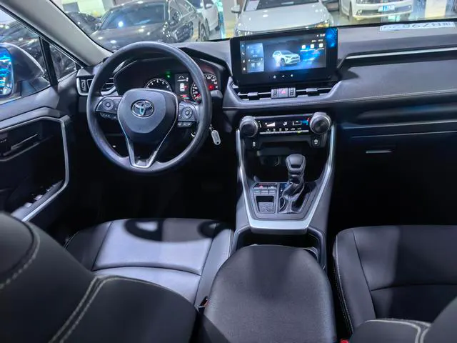 2022 Toyota RAV4 thumbnail 4