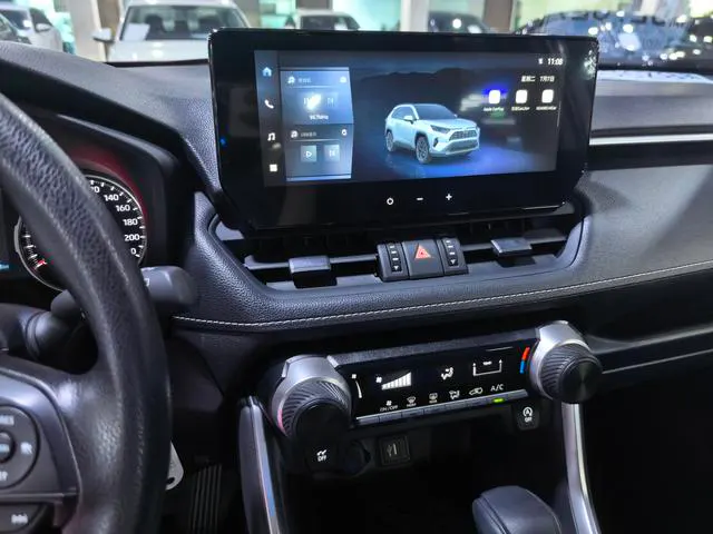 2022 Toyota RAV4 thumbnail 5