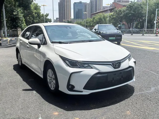 2023 Toyota Corolla thumbnail 3