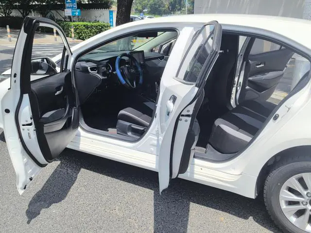 2023 Toyota Corolla thumbnail 5