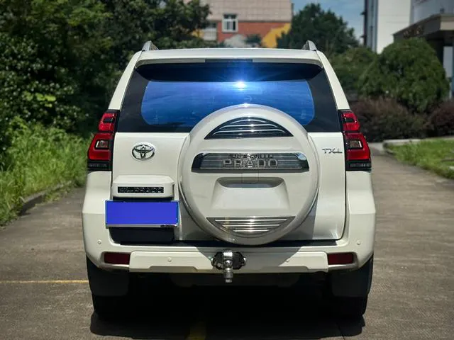 2018 Toyota Prado thumbnail 3