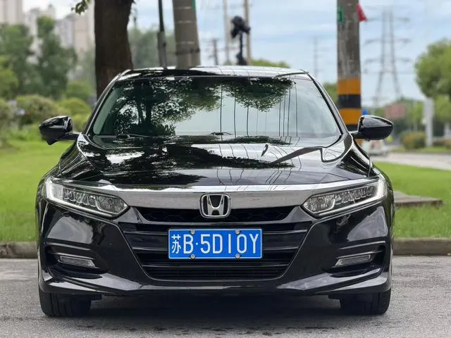 2018 Honda Accord thumbnail 2