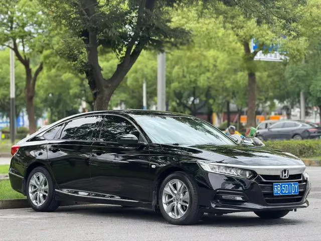 2018 Honda Accord thumbnail 3