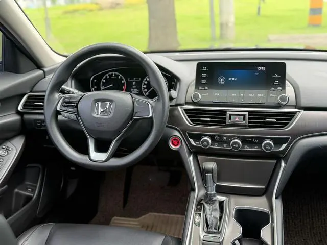 2018 Honda Accord thumbnail 5