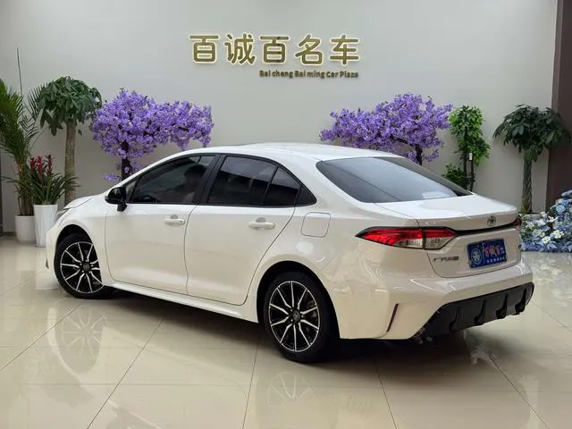 2023 Toyota Corolla thumbnail 3