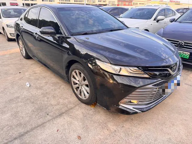2018 Toyota Camry thumbnail 3