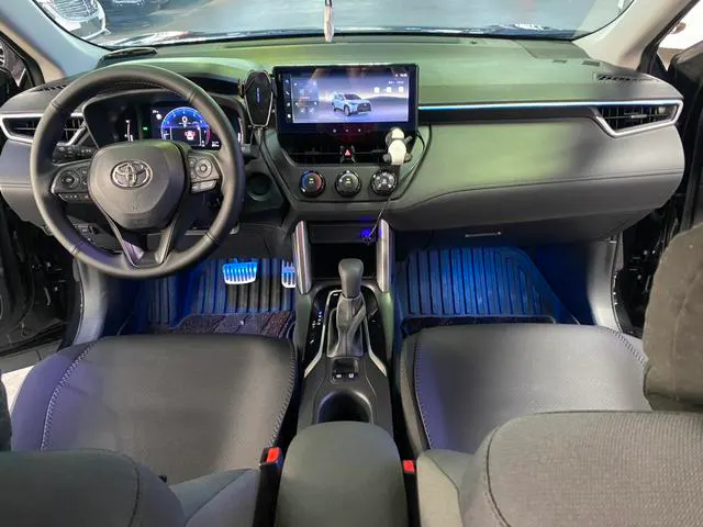2023 Toyota Corolla Cross thumbnail 4